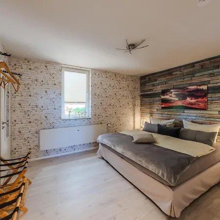 Apartamento Harzträume 4 - Mit Zwei Schlafzimmern, Wlan, Parkplatz&sitzplatz Im Grünen I Busanbindung&self Check-in Wernigerode